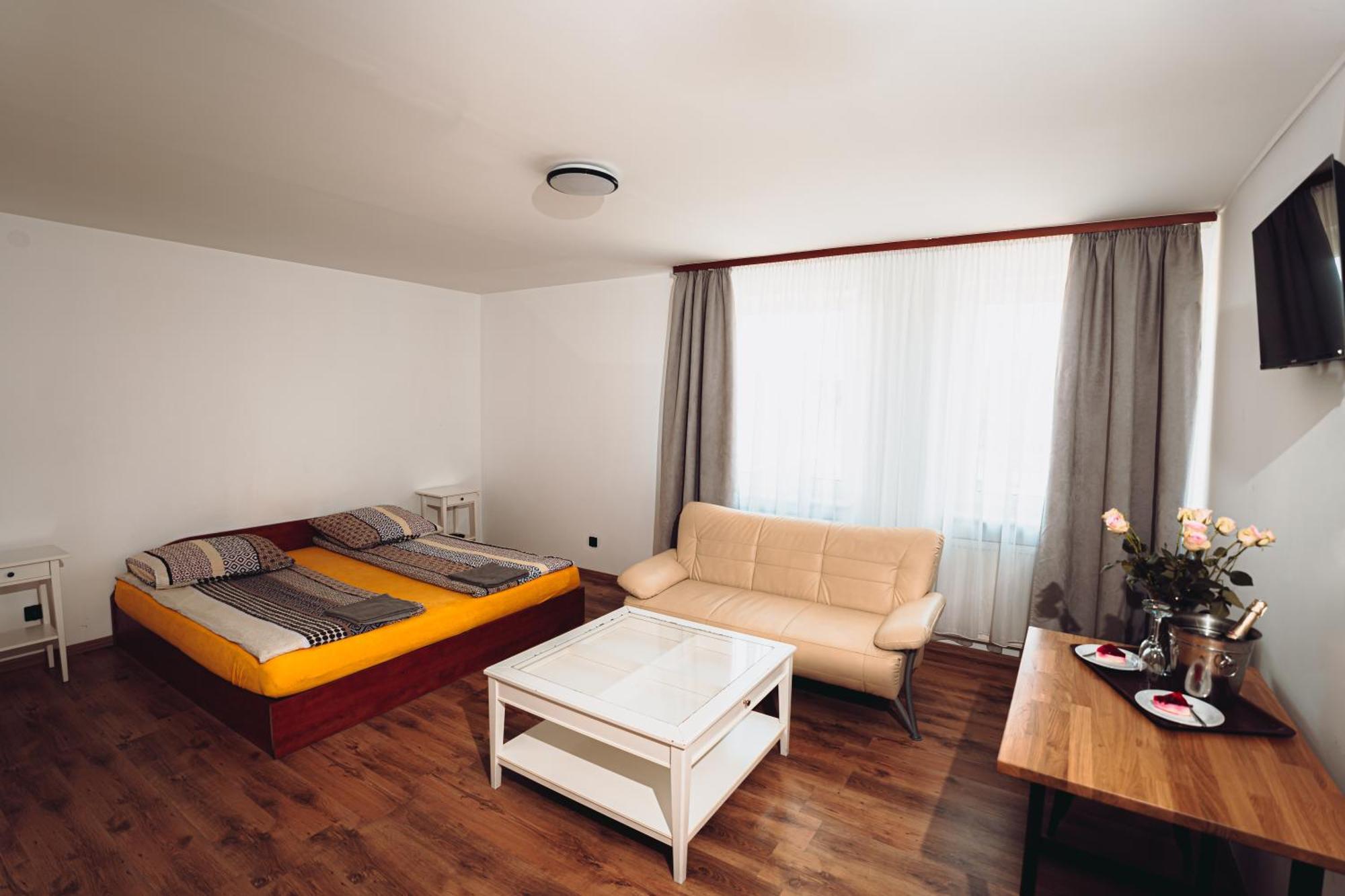 Kalwados Hotel Radzymin Kültér fotó