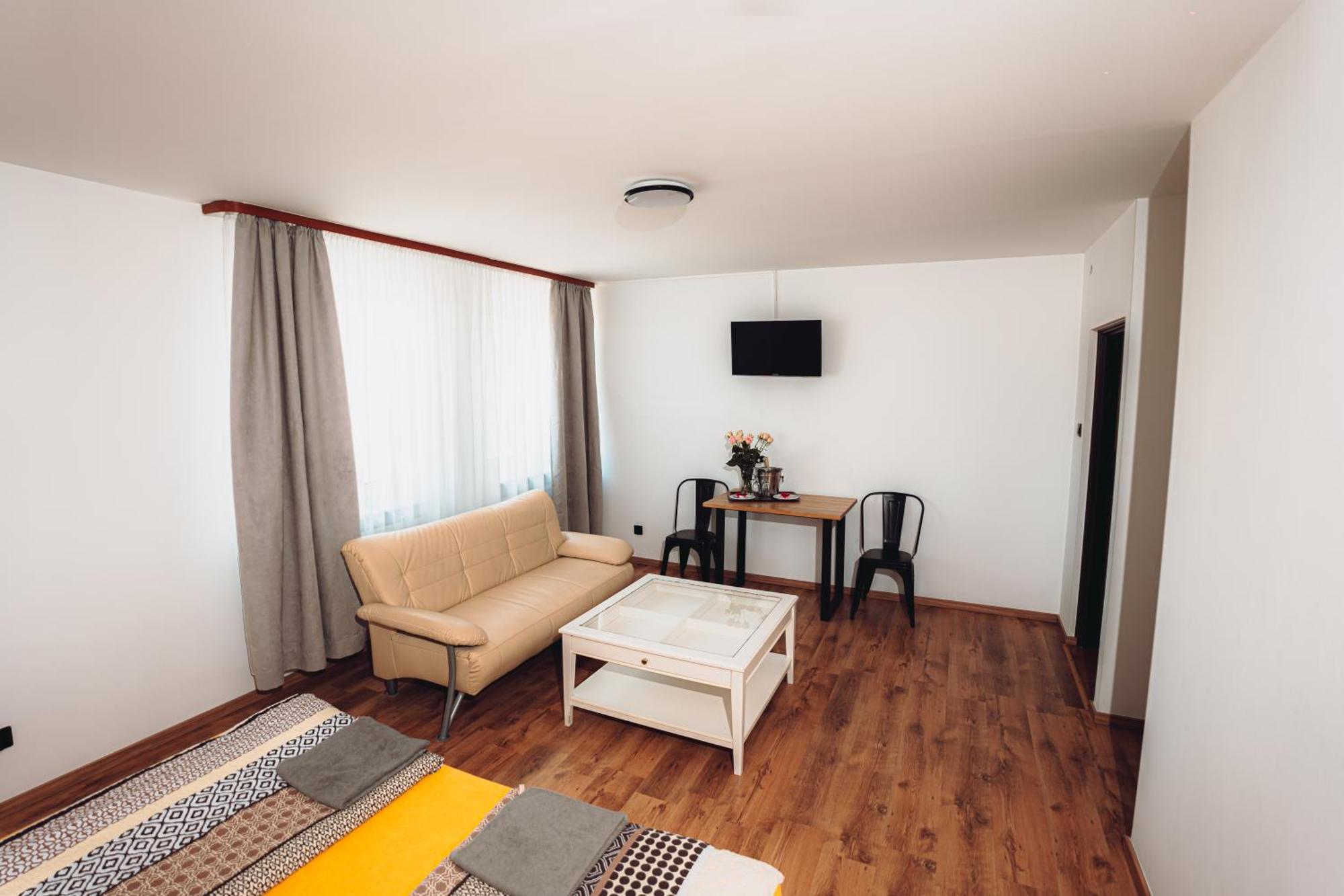 Kalwados Hotel Radzymin Kültér fotó